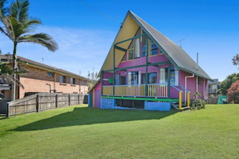 Chalet By The Sea, 10 Pelican Street, Peregian Beach - Darwin Holiday 0