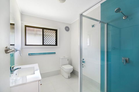 Chalet By The Sea, 10 Pelican Street, Peregian Beach - Darwin Holiday 1