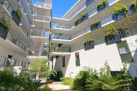 Large Modern 2 Bedroom Apartment Near Lake Claremont - Darwin Holiday 3