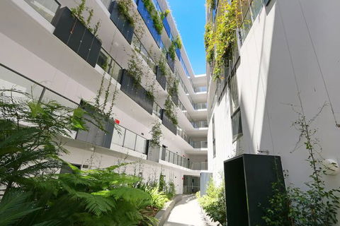 Large Modern 2 Bedroom Apartment Near Lake Claremont - Darwin Holiday 5