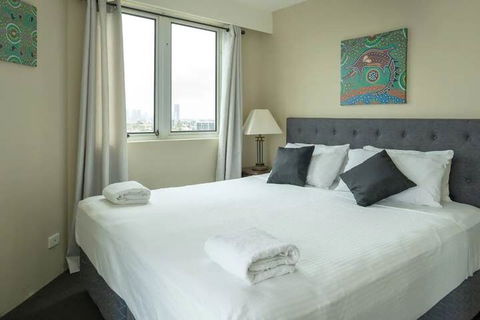 Comfortable 2 Bedroom Apartment With River Views - Darwin Holiday 5