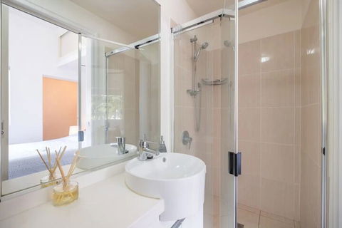 Peaceful 1 Bedroom Apartment With Parking - Darwin Holiday 7