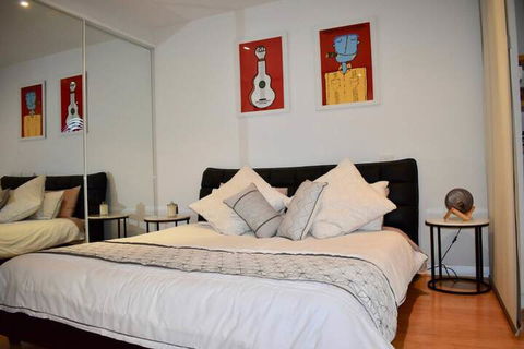 Spacious 1 Bedroom Apartment In The Heart Of Melbourne's CBD - Darwin Holiday 2