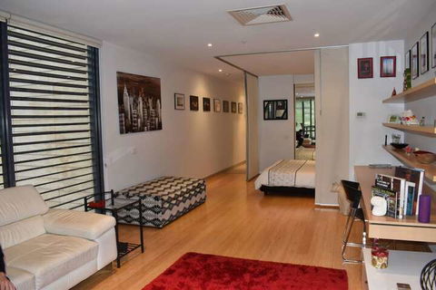 Spacious 1 Bedroom Apartment In The Heart Of Melbourne's CBD - Darwin Holiday 7