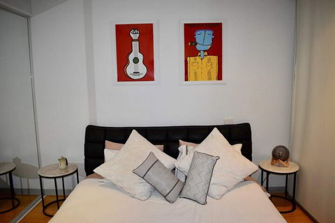 Spacious 1 Bedroom Apartment In The Heart Of Melbourne's CBD - Darwin Holiday 6