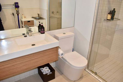 Spacious 1 Bedroom Apartment In The Heart Of Melbourne's CBD - Darwin Holiday 5