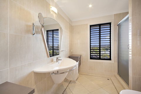 Minutes Walk To Peregian Beach & Surf! Unit 1 / 28 Pelican Street - Darwin Holiday 3