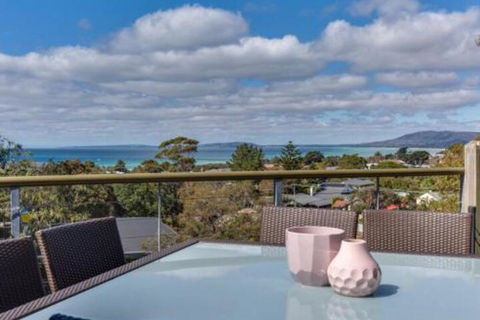 The View - Darwin Holiday 0