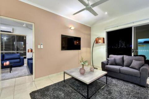 Luxury Darwin City Lights Jacuzzi Central Location Large House New Furnishings - Darwin Holiday 1