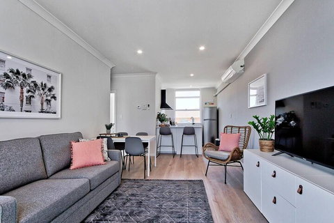 2 Bedroom Apt With Balcony & Air Con In Plympton - Darwin Holiday 7