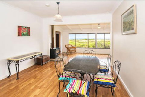 Storm Bay Cottage - Darwin Holiday 5