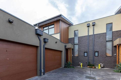 Impressive & Spacious New Townhouse@preston - Darwin Holiday 1