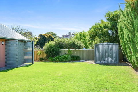 Victor Harbor Beachfront Bliss + WiFi - Darwin Holiday 6