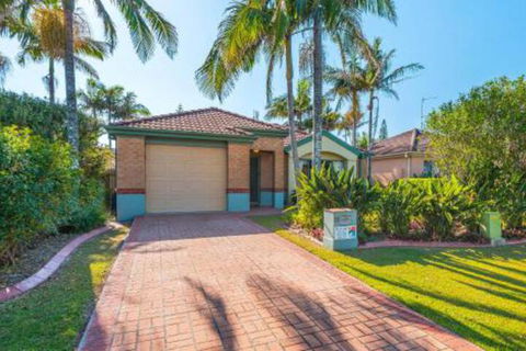 Beachside 22 LJHooker Yamba - Darwin Holiday 5