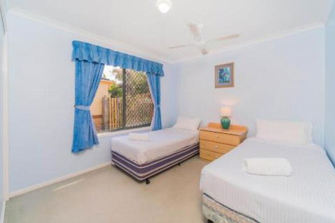 Beachside 22 LJHooker Yamba - Darwin Holiday 1