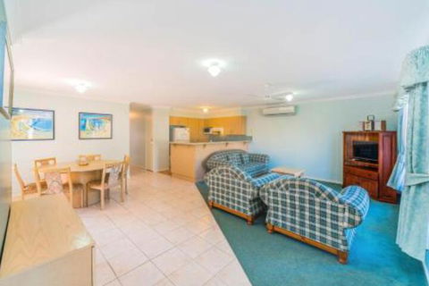 Beachside 22 LJHooker Yamba - Darwin Holiday 6