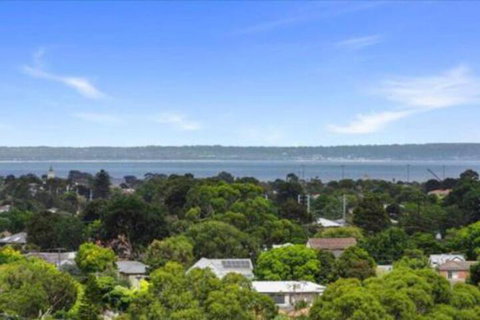 Modern Luxury 3 Bedroom Apartment With Sea Views - Darwin Holiday 1