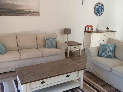 26 Satinwood Drive Low Set Modern Sleeps 8 - Darwin Holiday 3