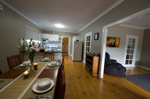 Port Lincoln Holiday Houses - Darwin Holiday 6