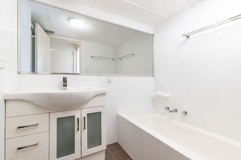 Beachpoint Unit 402 28 North Street - Darwin Holiday 4