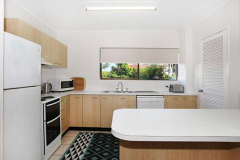 Unit 2 Cooltoro Court 7 Frank Street Coolum Beach 400 BOND LINEN INCLUDED - Darwin Holiday 1