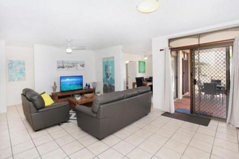 Unit 2 Cooltoro Court 7 Frank Street Coolum Beach 400 BOND LINEN INCLUDED - Darwin Holiday 0