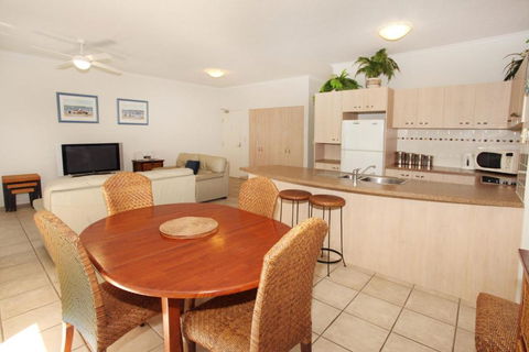 Unit 2 On The Park Coolum Beach - Darwin Holiday 5