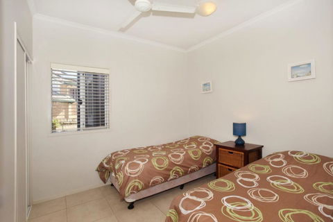 Unit 2 On The Park Coolum Beach - Darwin Holiday 4