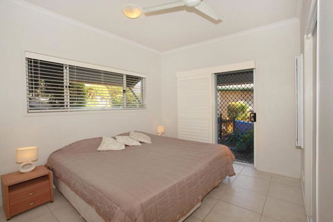 Unit 2 On The Park Coolum Beach - Darwin Holiday 6
