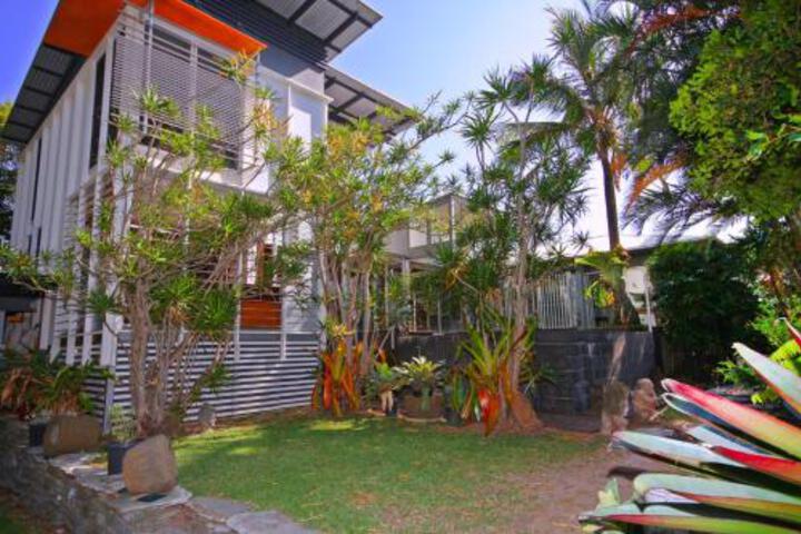 Peregian QLD Darwin Holiday