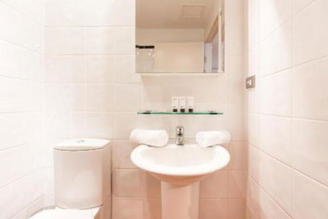 Bold Modern 1 Bed 10 Mins From The City - Darwin Holiday 1