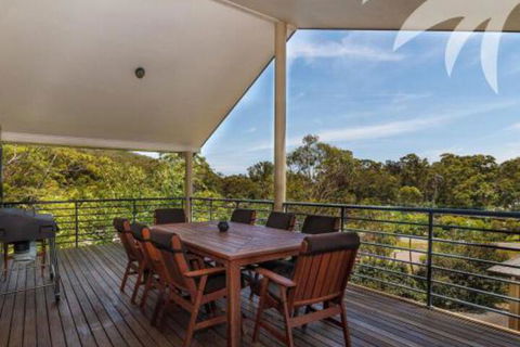 Lilys - Darwin Holiday 0