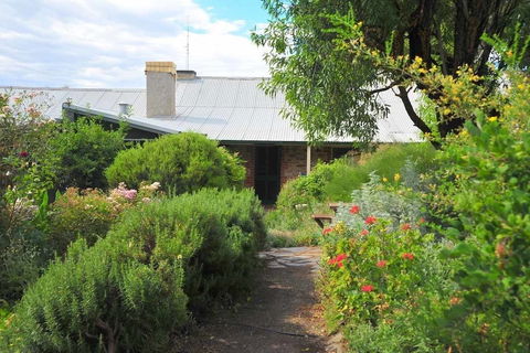 Emma Tiver Heritage Cottage - Darwin Holiday 1