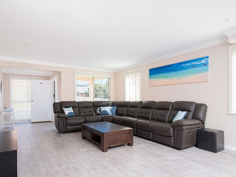 Townhouse On Tomaree 6 / 26 - Darwin Holiday 4