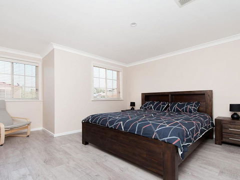 Townhouse On Tomaree 6 / 26 - Darwin Holiday 1
