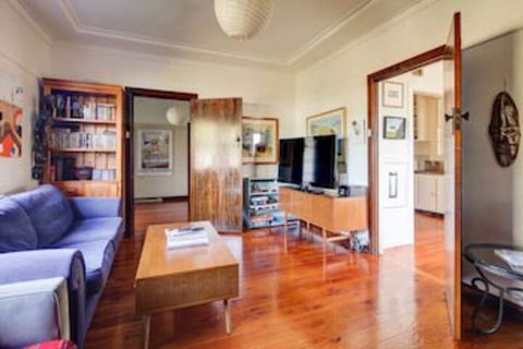 Deckhouse - Darwin Holiday 0