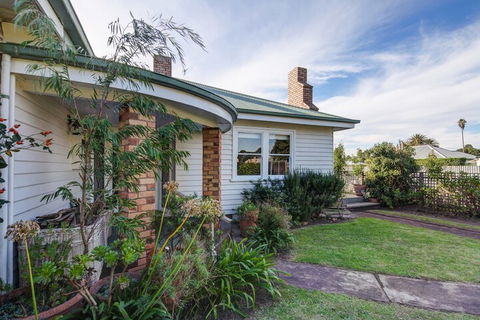 Deckhouse - Darwin Holiday 1