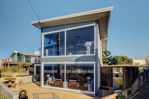 Sandy Cove - Darwin Holiday 1