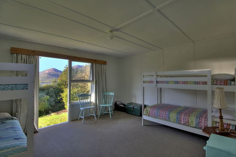 Freycinet Beachfront Retreat - Darwin Holiday 4