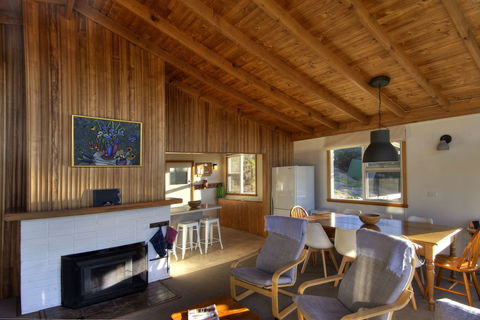 Freycinet Beachfront Retreat - Darwin Holiday 5