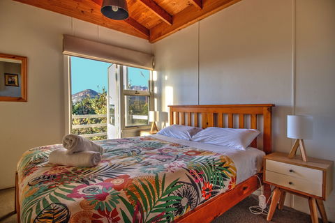 Freycinet Beachfront Retreat - Darwin Holiday 1