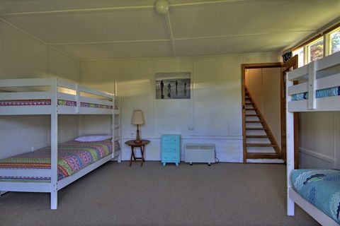 Freycinet Beachfront Retreat - Darwin Holiday 6