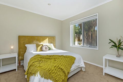 Moyan Standing Tall At The Edge Of The Indian Ocean - Darwin Holiday 5