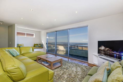 Moyan Standing Tall At The Edge Of The Indian Ocean - Darwin Holiday 2