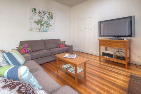 Youngs Cottage Circa: 1861 - Darwin Holiday 2