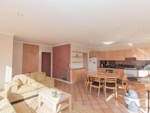 2 Munyang Street Jindabyne - Darwin Holiday 1