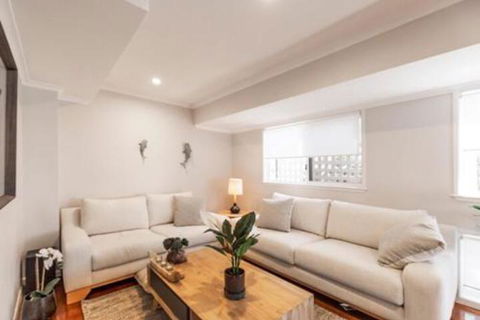 Casual Hamptons Living Sunshine Beach - Darwin Holiday 3