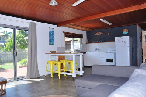 12 Zircon Street Renovated Beach Shack With The Perfect Blend Of Comfort & Coastal Cool - Darwin Holiday 5