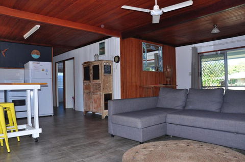12 Zircon Street Renovated Beach Shack With The Perfect Blend Of Comfort & Coastal Cool - Darwin Holiday 4