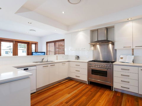 Beauty & The Beach 88 Foreshore Drive Large Home With WIFI & Water Views - Darwin Holiday 6